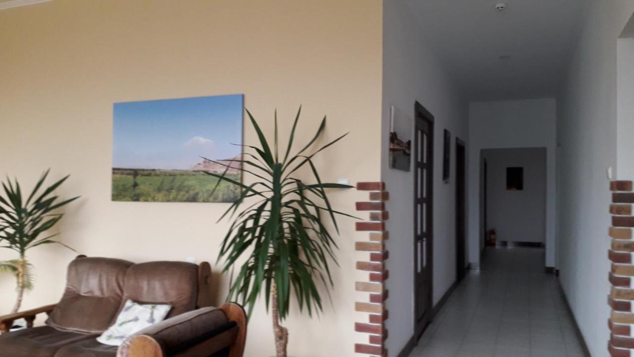 Panoramic Hostel Хуст Экстерьер фото