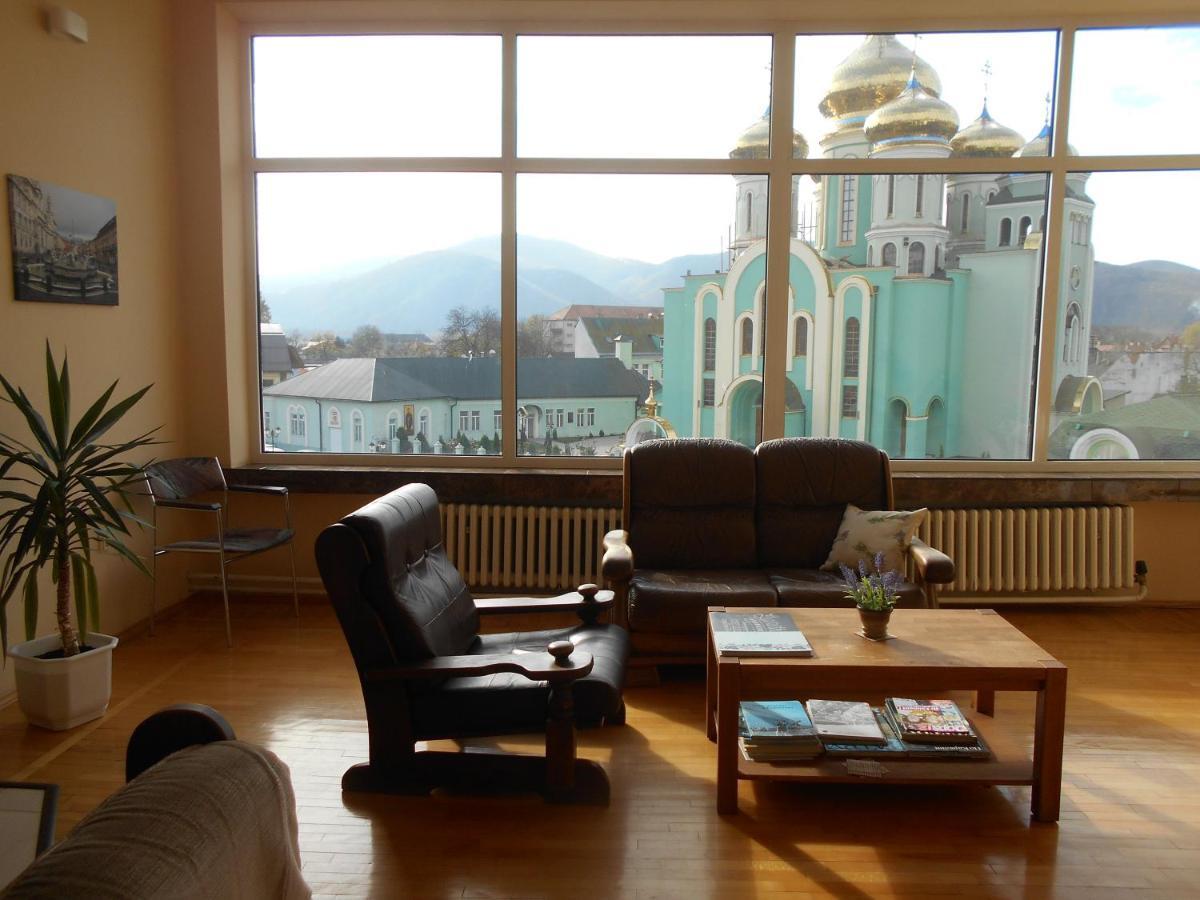 Panoramic Hostel Хуст Экстерьер фото